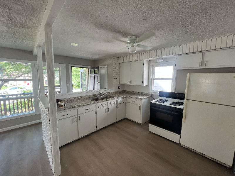 Cudahy House: 3653 E Hammond Ave