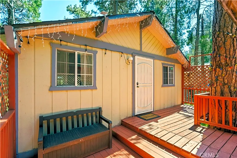 Running Springs House: 31335 Circle View Drive