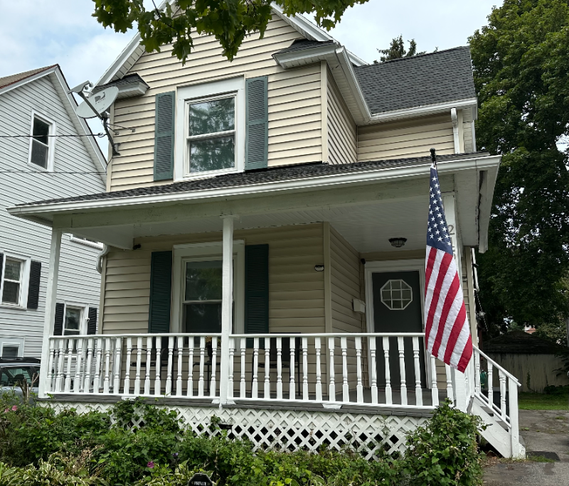 East Rochester House: 215 East Ave