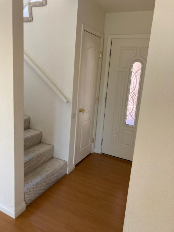 Burbank Townhome: 2001 W Victory Blvd