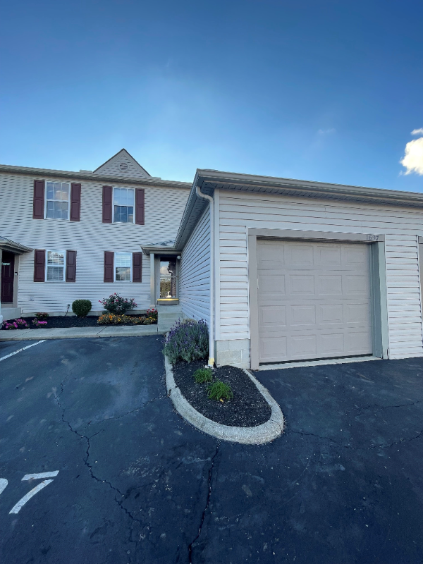 Hilliard Condo: 1697 Ridgebury Dr