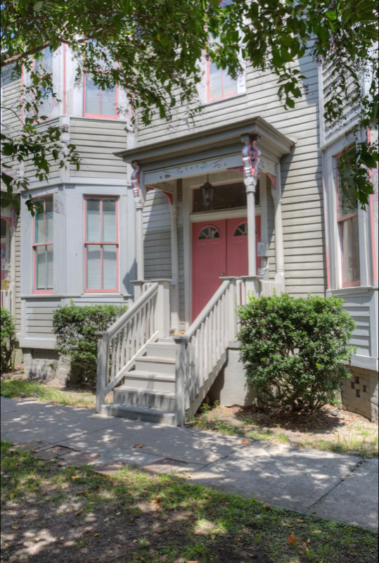 Savannah Apartment: 318 W Hall St B