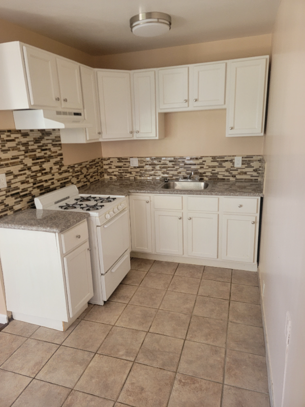 Long Beach Apartment: 3333 E. Wilton Street