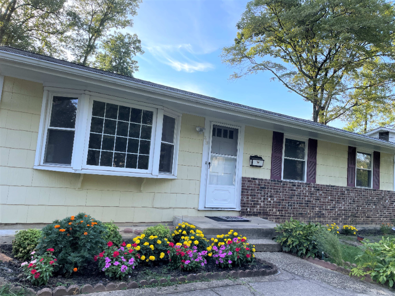 ROCKVILLE House: 218 Upton St