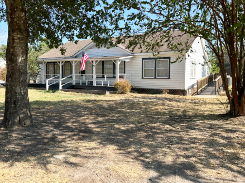 Huntsville House: 1644 FM 1696 West