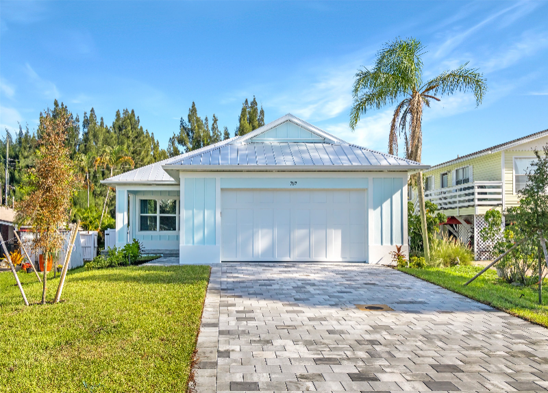 Naples House: 767 110th Ave N