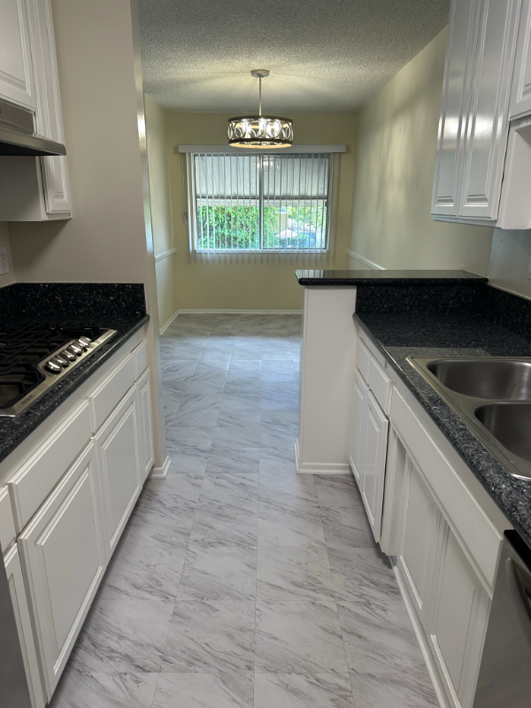 North Hollywood Apartment: 6131 Coldwater Canyon Ave