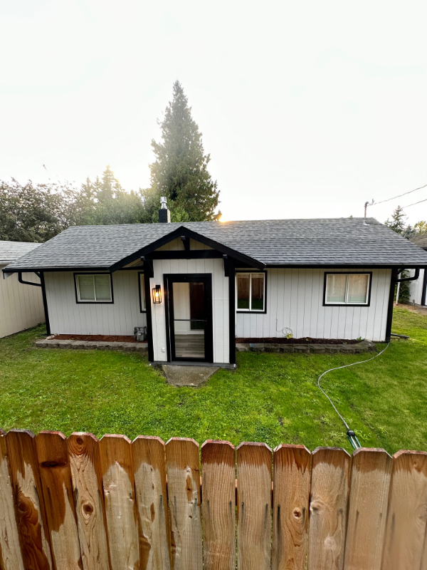 Bellingham House: 3309 Meridian Street