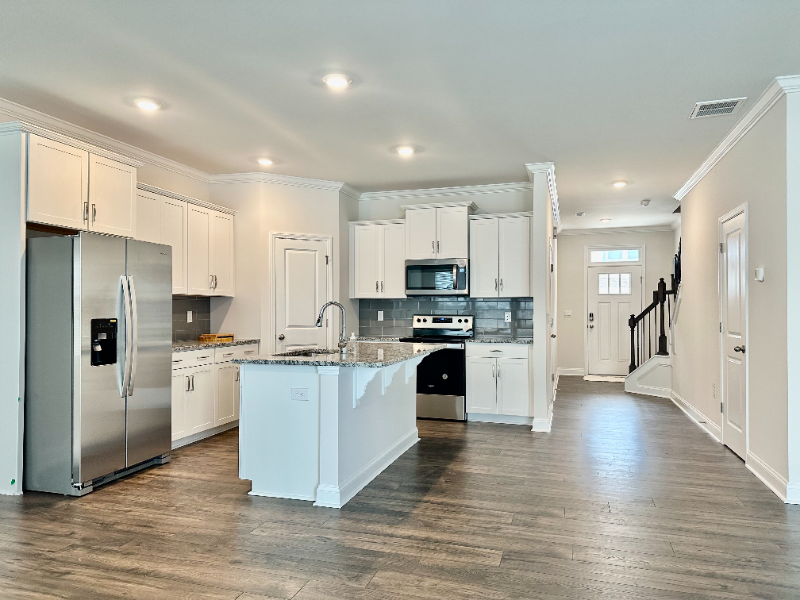 Hendersonville House: 175 Creekview Dr