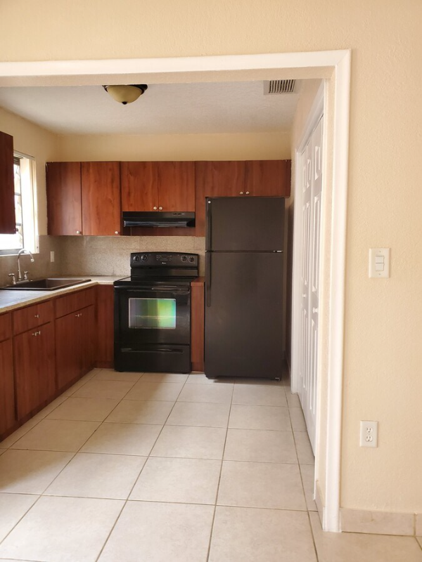 HIALEAH Townhome: 43RD PLACE