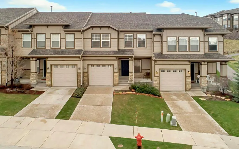 Draper Townhome: 2018 E Stoneleigh Dr