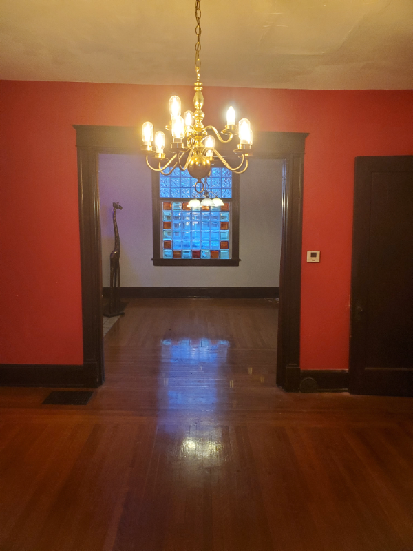 Cincinnati House: 907 Lexington Ave