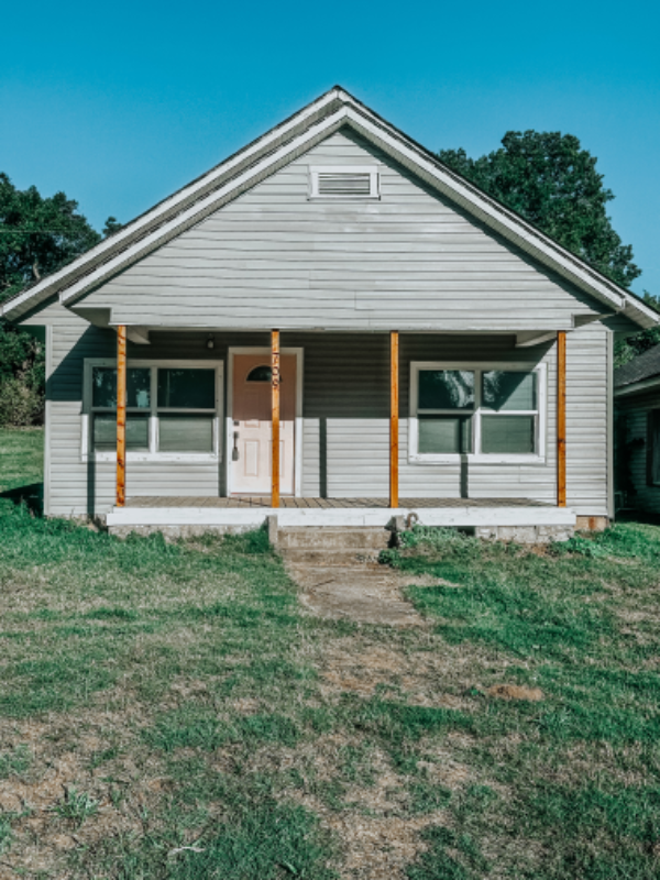 Shawnee House: 709 S Broadway ave