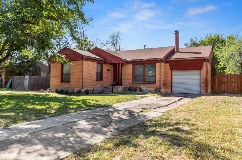 Dallas House: 10911 Visalia Dr