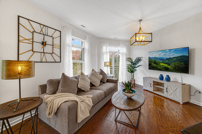 Chicago House: 1407 S Halsted St