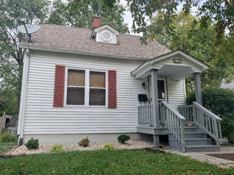 Edwardsville House: 229 3rd Ave