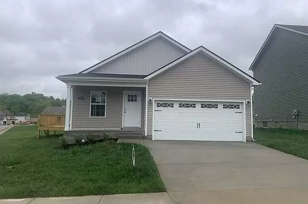 Clarksville House: 201 Geneva Ln