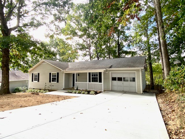 Knoxville House: 817 Tree Trunk Road