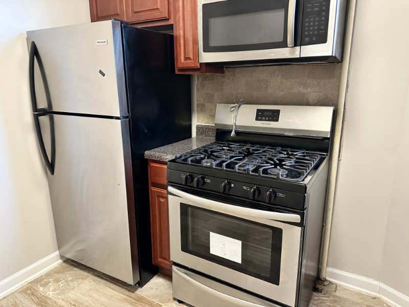 Jersey City Apartment: 146 Manhattan Avenue