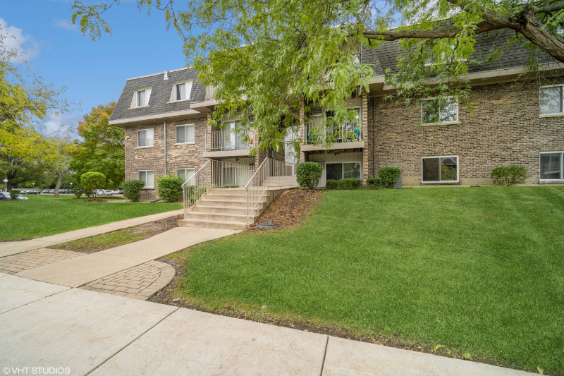 Prospect Heights Condo: 931 Jonathan Ct
