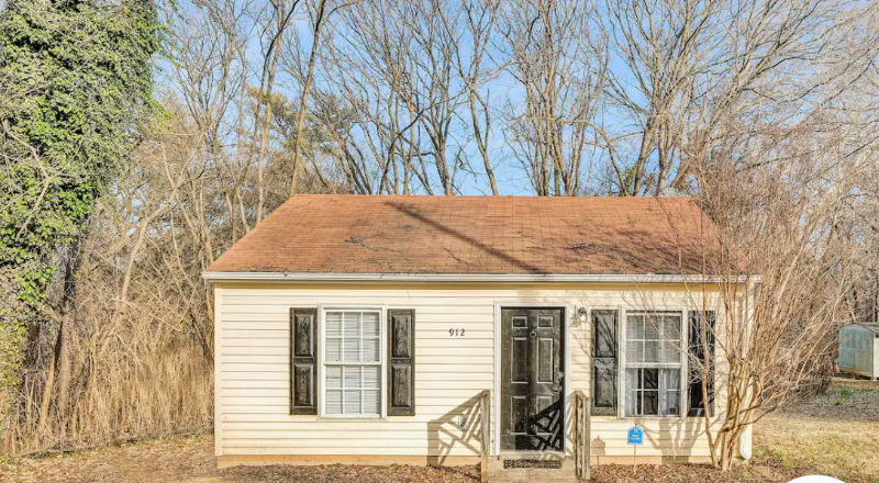 Roanoke House: 912 Kyle Ave