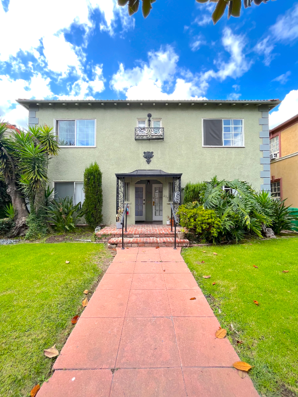 Beverly Hills Apartment: 227 S Gale Dr