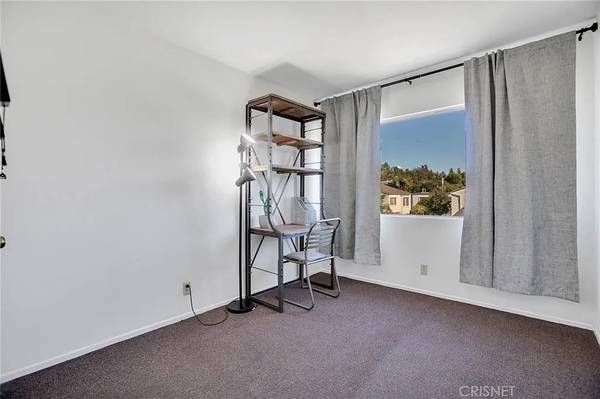 Northridge Townhome: 18600 Devonshire St, Los Angeles, CA 91324