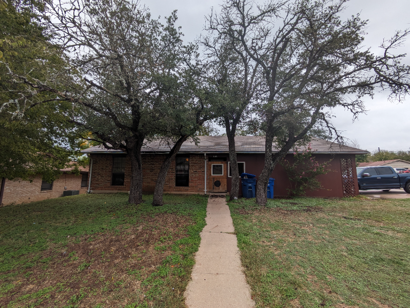 Copperas Cove House: 933 Edwards St