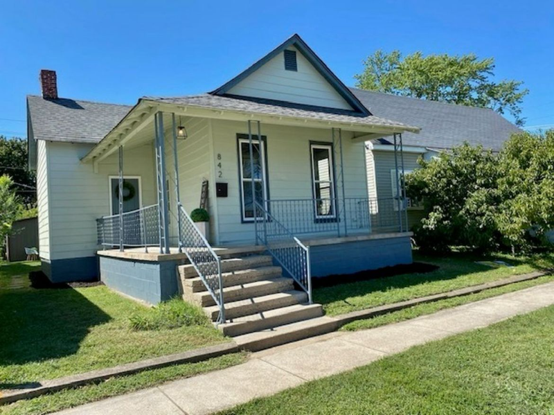 Columbus House: 842 Werner Ave