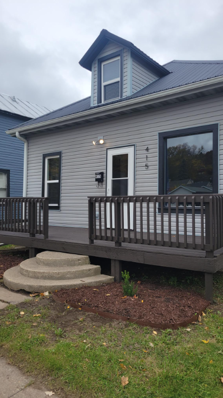 Baraboo House: 415 8th Ave.