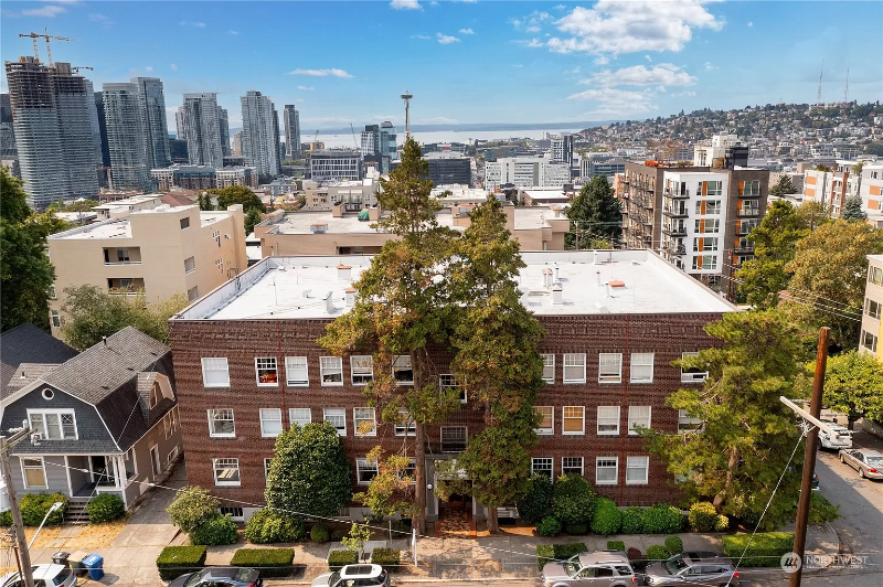 Seattle Condo: 321 Boylston Ave E