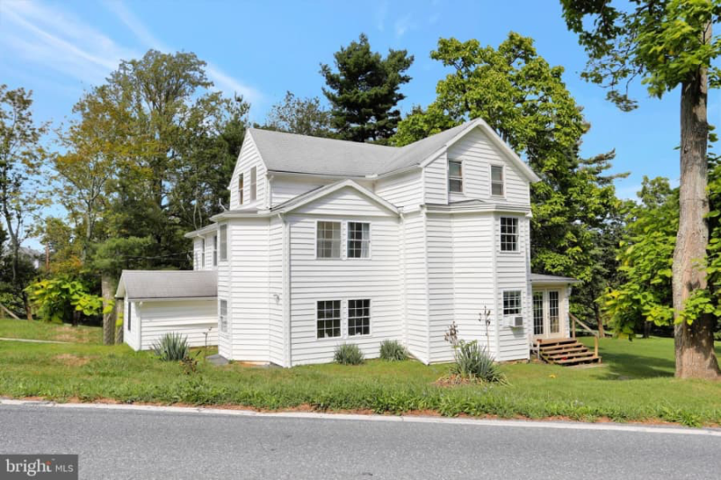 Blue Ridge Summit Townhome: 13706 Crawford Avenue