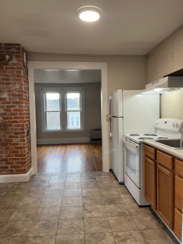 Barre Multiplex: 21 Pleasant St