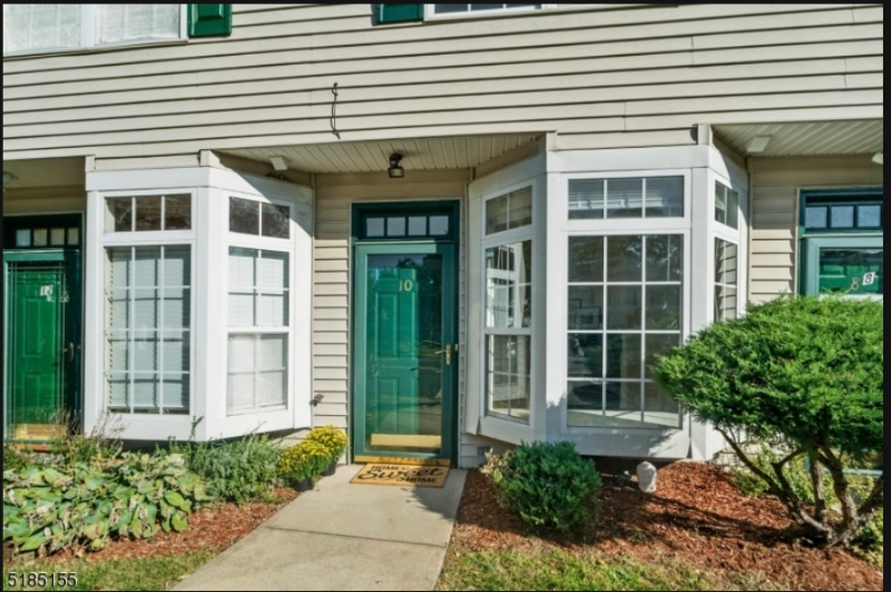 East Orange Townhome: 7 Derby Street