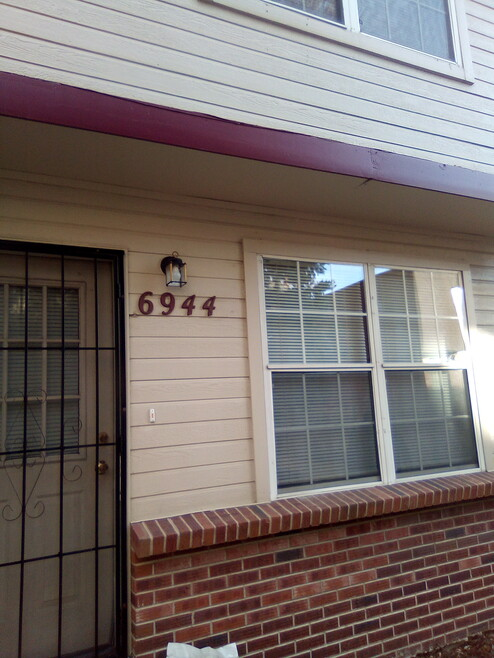Lakewood Townhome: 6944 W. Mississippi Ave