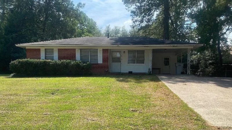 West Monroe House: 513 Nichols Dr