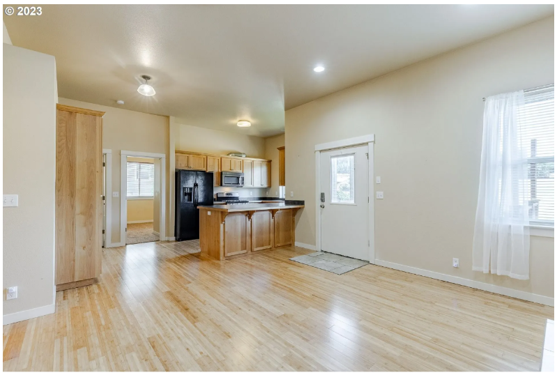 Eugene Multiplex: 2556 Royalann Lane