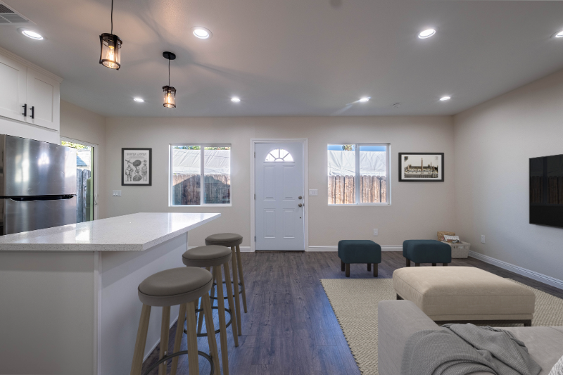 Reseda House: 19203 Lemay St