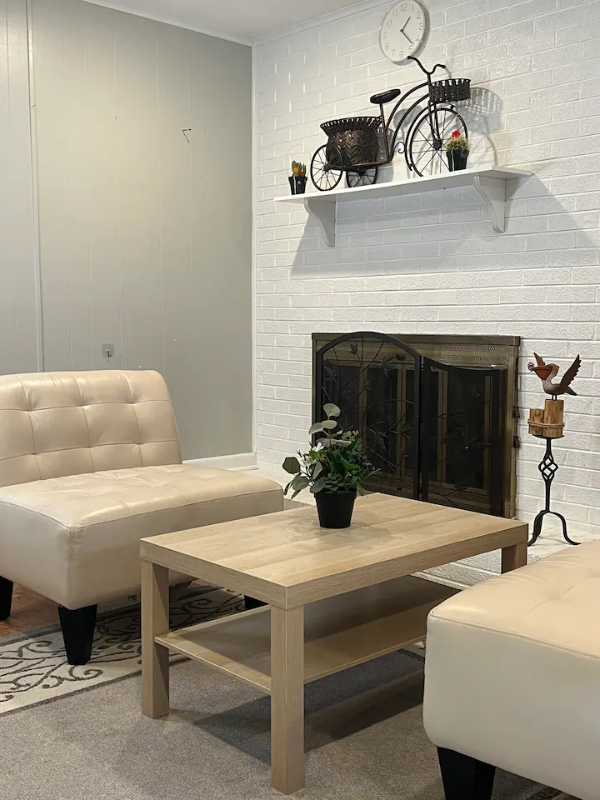 College Park House: 9312 St. Andrews Pl.