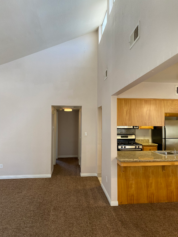 Bakersfield House: 500 White Lane