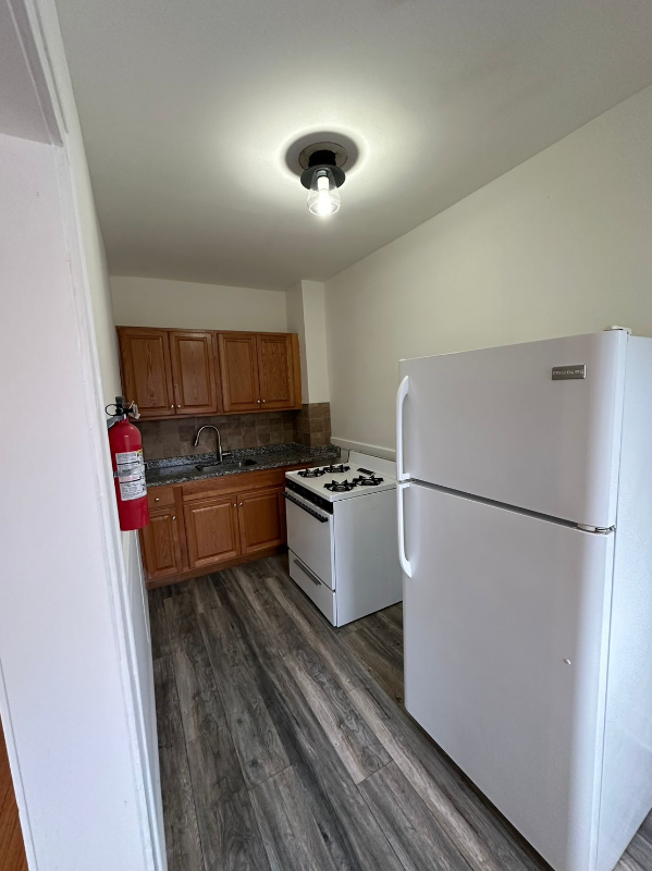Cleveland Apartment: 8302 Lake Ave