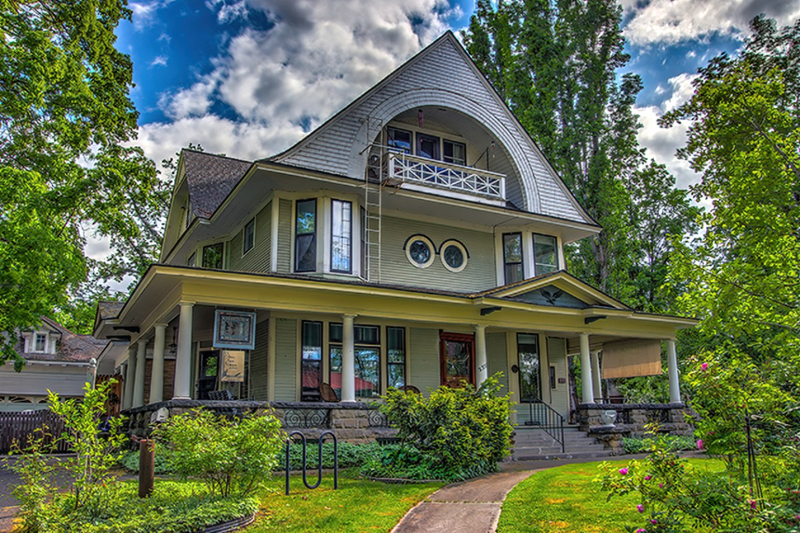 Spokane Apartment: 2325 W 1st Ave
