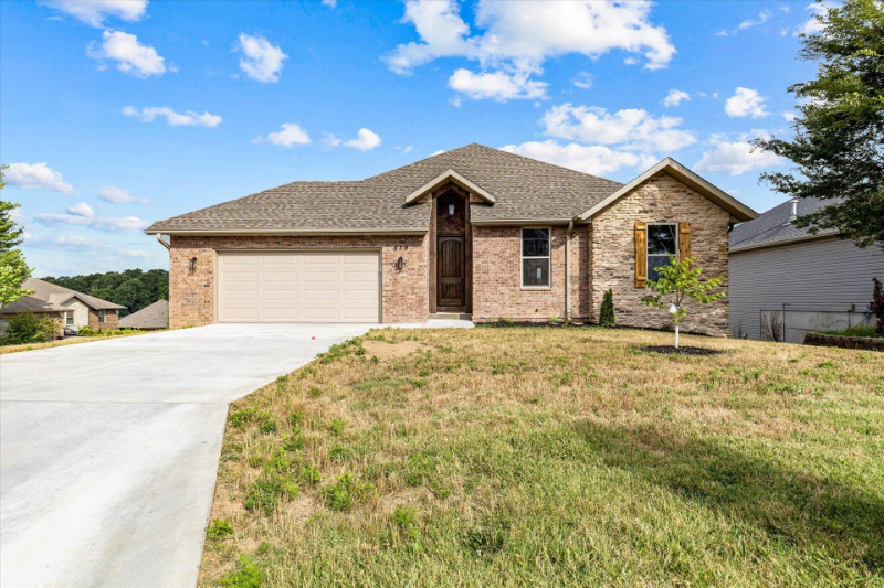 nixa House: 839 S Cobble Creek Blvd
