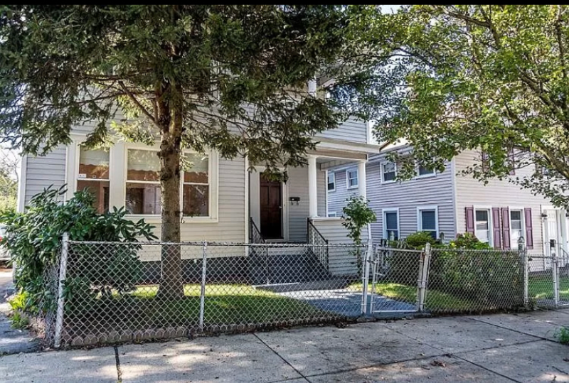 Pawtucket Single Room: 52 Dunnell Avenue
