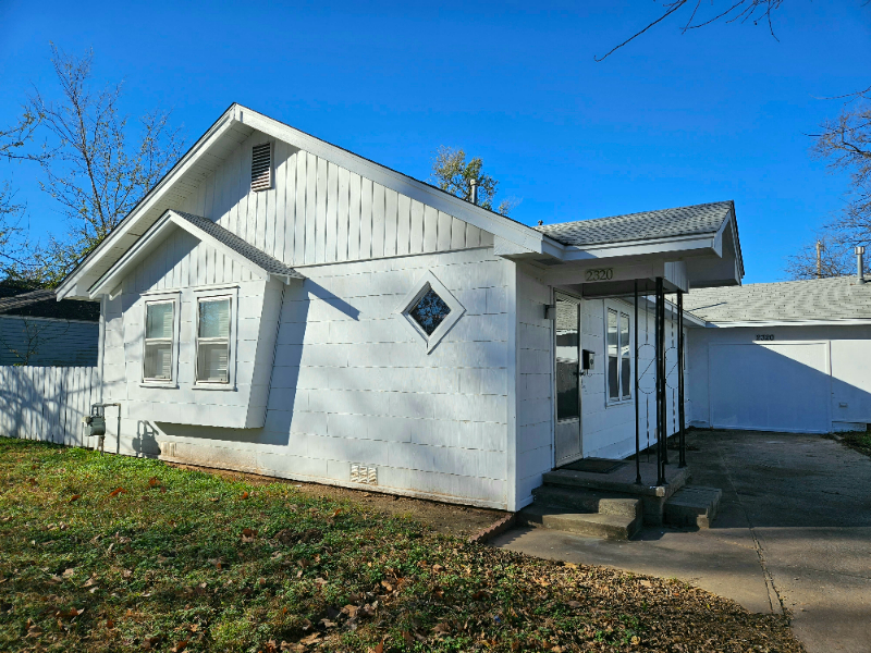 Tulsa House: 2320 S Olympia Ave