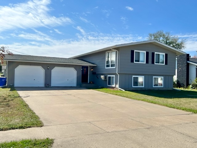 Cedar Rapids Multiplex: 3-5 26th Ave. SW