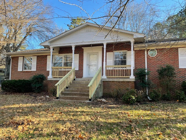 Columbia House: 2224 Golf Club Ln