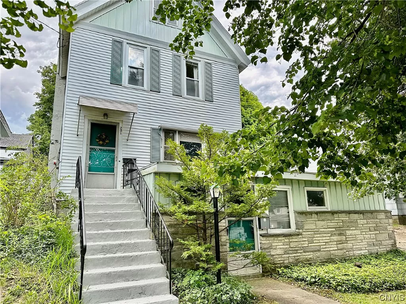 Oswego House: 201 E 5th St