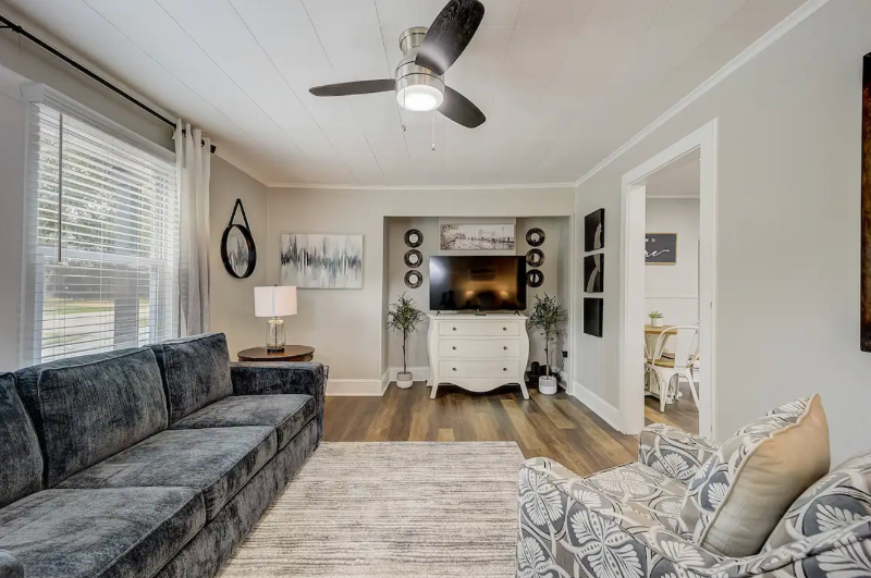 Greenville House: 5 B South Haven Dr