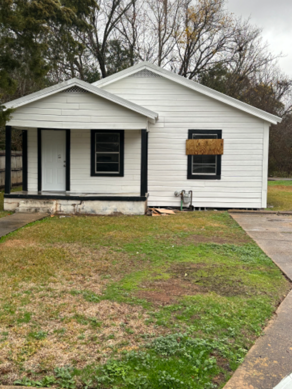 Alexandria Other: 942 Bogan St.